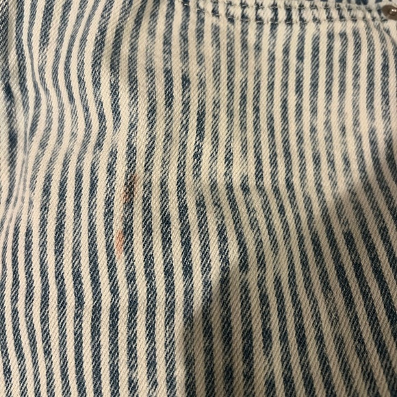 Meet your Posher, Nicki - Picture 2 of 3